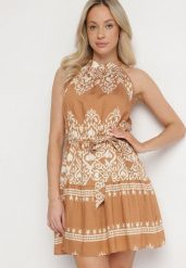 Brązowa Sukienka z Odkrytymi Ramionami i Paskiem w Stylu Boho Tdivisa. Brązowe sukienki damskie Born2be, na co dzień, l, bez wzorów, boho, bez kołnierzyka, bez ramiączek, mini, kopertowe. Za 54.99 zł.