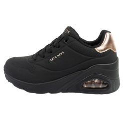 Buty sportowe Skechers Uno 177520/BBK czarne. Czarne obuwie sportowe damskie bez wzorów, ze skóry, trekkingowe. Za 588.17 zł.