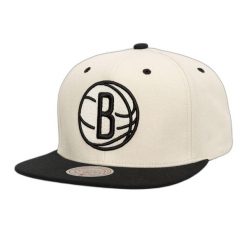 Czapka typu snapback Mitchell & Ness Evergreen Brooklyn Nets. Białe czapki i kapelusze męskie Mitchell & Ness, bez wzorów. Za 213.00 zł.