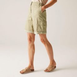 Spodenki turystyczne damskie Shorebella. Białe szorty sportowe damskie Regatta, s, bez wzorów, z materiału, sportowe, trekkingowe. Za 249.00 zł.