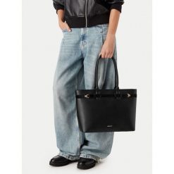 Torebka JENNY. Czarne torebki do ręki damskie Jenny, bez wzorów, bez dodatków. Za 149.99 zł.