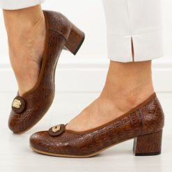 Brązowe skórzane czółenka damskie Potocki 19488. Brązowe czółenka damskie POTOCKI, bez wzorów, ze skóry, eleganckie, z okrągłym noskiem, bez obcasa, na obcasie, bez zapięcia. Za 219.00 zł.