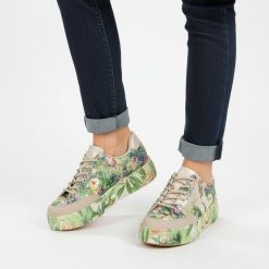 Sneakersy damskie Rieker, niski fason sznurowanie kwiatowy wzór platformowa podeszwa modny charakter stabilna konstrukcja miękka wkładka komfort nosz. Zielone półbuty damskie Rieker, na lato, bez wzorów, z jeansu, klasyczne, bez obcasa, bez zapięcia. Za 377.90 zł.