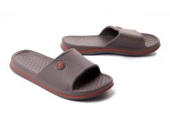AXIM 7K23767 dark grey, klapki basenowe damskie. Szare klapki damskie Axim, bez wzorów, bez obcasa. Za 24.49 zł.