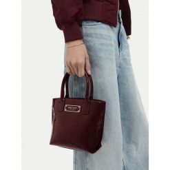 Torebka Nine West. Czerwone torebki do ręki damskie Nine West, bez wzorów, klasyczne, bez dodatków. Za 159.99 zł.
