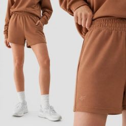 SPODENKI DAMSKIE 4F DRESOWE Z DODATKIEM MODALU TSHOF324 KRÓTKIE KOLOR BRĄZOWY. Brązowe szorty sportowe damskie 4f, na lato, l, bez wzorów, z dresówki, eleganckie, do biegania. Za 139.99 zł.