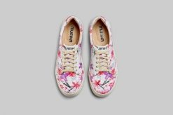 Mumka Shoes Sneakersy wegańskie Kwiaty Wiśni Mumka-37. Trampki i tenisówki damskie Mumka Shoes, bez wzorów, bez zapięcia. Za 329.00 zł.