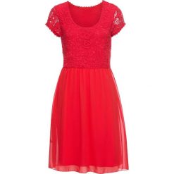 Sukienka z koronką bonprix truskawkowy. Sukienki damskie marki bonprix. Za 149.99 zł.