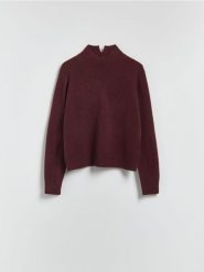 Wełniany sweter z dodatkiem kaszmiru - mahoniowy. Brązowe swetry damskie Reserved, l, bez wzorów, z dzianiny, bez kołnierzyka, bez ramiączek, bez kaptura. Za 399.99 zł.