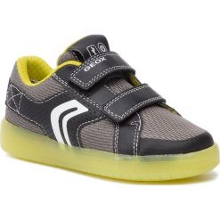 Sneakersy GEOX - J Kommodor B. A J925PA 014BU C0802 S Black/Lime. Czarne półbuty chłopięce Geox, bez wzorów, z materiału, bez zapięcia. W wyprzedaży za 189.00 zł.