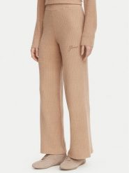 Guess Spodnie dzianinowe O6BB01 Z1147 Brązowy Regular Fit. Brązowe spodnie materiałowe damskie Guess, m, z aplikacjami, z dzianiny. Za 344.99 zł.