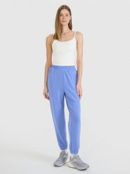 4F Spodnie dresowe joggery z modalem damskie - niebieskie XL. Niebieskie spodnie dresowe damskie 4f, l, bez wzorów, z dresówki. W wyprzedaży za 119.99 zł.