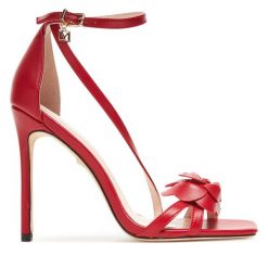 Sandały Marciano Guess. Czerwone sandały damskie Marciano Guess, z aplikacjami, bez obcasa, na szpilce, bez zapięcia. Za 1,219.00 zł.