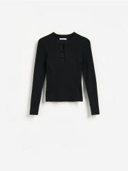 Sweter z domieszką wiskozy - czarny. Czarne swetry damskie Reserved, l, bez wzorów, z dzianiny, bez kołnierzyka, bez ramiączek, bez kaptura. Za 109.99 zł.