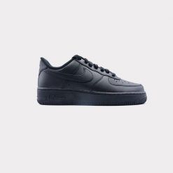 Buty sportowe męskie Nike Air Force 1 '07. Czarne buty sportowe męskie Nike, bez zapięcia, do koszykówki, Nike Air Force. Za 499.00 zł.