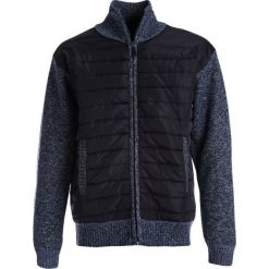 Czarno-Granatowa Bluza Ankona. Czarne bluzy męskie Born2be, na jesień, l, bez wzorów, z dzianiny, bez kaptura. Za 99.99 zł.