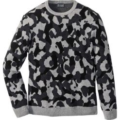 Sweter z bawełny z recyclingu Regular Fit bonprix szary moro. Swetry przez głowę męskie marki bonprix. Za 34.99 zł.