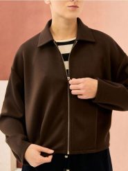 Bluza bomberka soft touch z domieszką wiskozy - brązowy. Brązowe bluzy damskie Sinsay, l, bez wzorów, z dzianiny, bez kaptura. Za 59.99 zł.