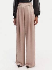 Guess Spodnie materiałowe W6RB66 W2612 Beżowy Slim Fit. Brązowe spodnie materiałowe damskie Guess, xl, z aplikacjami, z materiału. Za 519.99 zł.