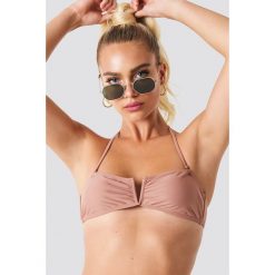 NA-KD Swimwear Góra bikini bandeau z detalem v - Pink. Różowe bikini damskie NA-KD Swimwear. Za 40.95 zł.
