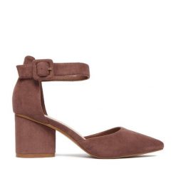 Czółenka DeeZee. Czerwone czółenka damskie DeeZee, bez wzorów, bez obcasa, bez zapięcia. Za 139.99 zł.