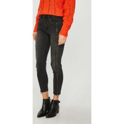 Pepe Jeans - Jeansy Regent. Czarne jeansy damskie Pepe Jeans. W wyprzedaży za 349.90 zł.