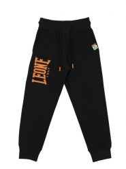 Podstawowe spodnie dresowe z motywem lwa dla chłopców z dużym logo. Czarne spodnie sportowe dla chłopców LEONE 1947 APPAREL, bez wzorów, z dresówki, na fitness i siłownię. Za 63.11 zł.