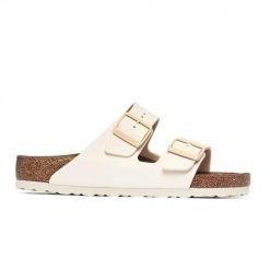 Klapki damskie Birkenstock Arizona. Białe klapki damskie Birkenstock, bez wzorów, z jeansu, eleganckie, bez obcasa. Za 408.65 zł.