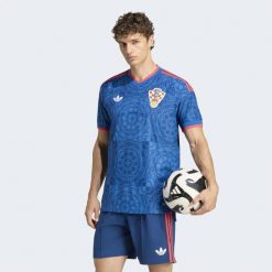 Oryginalna koszulka wyjazdowa Croatia 26. Niebieskie koszulki sportowe męskie Adidas, m, bez wzorów, z dzianiny, bez kołnierzyka, bez ramiączek, do piłki nożnej, climacool (adidas). Za 649.00 zł.