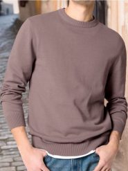 Sweter z okrągłym dekoltem - różowy. Czerwone swetry damskie Sinsay, l, bez wzorów, bez kołnierzyka, bez ramiączek, bez kaptura. Za 45.99 zł.