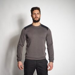 Sweter Solognac 500. Czarne swetry przez głowę męskie SOLOGNAC, l, bez wzorów, z elastanu, bez kołnierzyka. W wyprzedaży za 54.99 zł.
