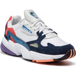 Buty adidas - Falcon W CG6246 Crywht/Crywht/Conavy. Białe półbuty damskie marki Adidas, bez wzorów, z materiału. Za 399.00 zł.