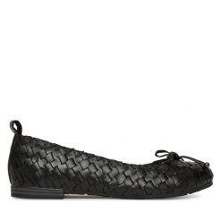 Baleriny Marco Tozzi. Czarne baleriny damskie Marco Tozzi, bez wzorów, bez obcasa. Za 189.99 zł.