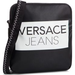 Saszetka VERSACE JEANS - E1YTBB47 71118 899. Czarne saszetki męskie Versace Jeans, z jeansu, młodzieżowe. W wyprzedaży za 259.00 zł.