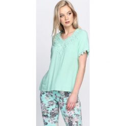 Miętowa Bluzka Burn It All. Bluzki damskie marki Born2be. Za 39.99 zł.