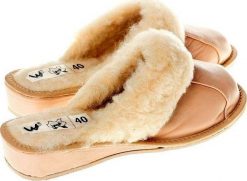 Wójciak Wsuwane ciepłe kapcie z dodatkiem prawdziwej wełny pw187 beżowy 38. Brązowe kapcie damskie Wójciak, bez wzorów, z wełny. Za 59.99 zł.