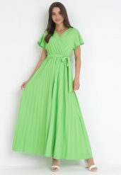 Zielona Elegancka Sukienka Maxi w Plisy z Kopertowym Dekoltem i Wiązaniem Thessi. Zielone sukienki damskie Born2be, na lato, m, bez wzorów, eleganckie, bez kołnierzyka, bez ramiączek, maxi, kopertowe. Za 79.99 zł.