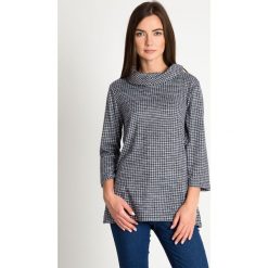 Bluzka w pepitkę z półgolfem QUIOSQUE. Zielone bluzki damskie QUIOSQUE, z nadrukiem, z dzianiny, z golfem. Za 129.99 zł.