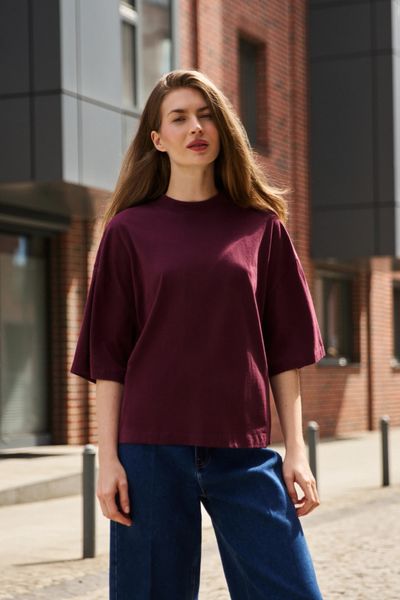 T-shirt oversize burgundowy. Czerwone t-shirty damskie MOODO, l, bez wzorów, z bawełny, bez kołnierzyka. Za 54.99 zł.
