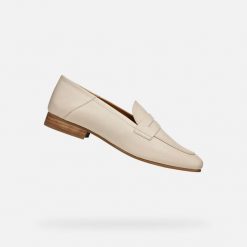 Damskie mokasyny Geox Mantinea. Brązowe mokasyny damskie Geox, ze skóry, eleganckie. Za 359.45 zł.