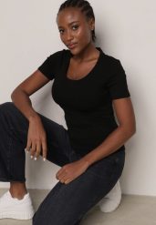 Czarny Prążkowany T-shirt Ozdobiony po Bokach Marszczeniem Nedisa. Czarne bluzki damskie Born2be, m, bez wzorów, z jeansu, bez kołnierzyka. Za 49.99 zł.