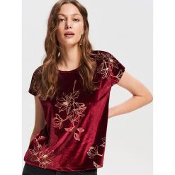 Welurowy T-shirt - Różowy. T-shirty damskie marki DOMYOS. Za 79.99 zł.