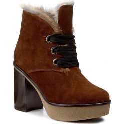 Botki BALDININI - 818101A83SCRUS4145 Bruno. Brązowe botki damskie Baldinini, z futra, bez obcasa, na obcasie. W wyprzedaży za 1,279.00 zł.