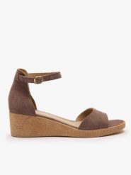 Szare sandały na koturnie. Szare sandały damskie Ryłko, bez wzorów, ze skóry, bez obcasa, na koturnie, bez zapięcia. Za 399.99 zł.