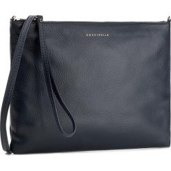 Torebka COCCINELLE - AV3 Pochette E5 AV3 55 69 07 Bleu 011. Torebki do ręki damskie marki Coccinelle. W wyprzedaży za 379.00 zł.