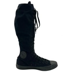 Kobiece trampki na zamek Converse Chuck Taylor All Star. Czarne trampki i tenisówki damskie Converse, bez wzorów, z materiału, klasyczne, bez zapięcia. Za 428.45 zł.