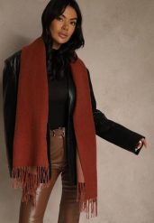 Bordowy Szalik z Bawełny i Wiskozy o Klasycznym Fasonie z Frędzlami Vetirosa. Czerwone szaliki i chusty damskie Renee, bez wzorów, z bawełny, klasyczne. Za 39.99 zł.