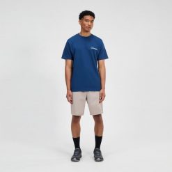 Koszulka bawełniana męska Berghaus Rolling Peaks SS Tee. Niebieskie koszulki sportowe męskie Berghaus, m, bez wzorów, z bawełny, bez kołnierzyka, bez ramiączek, trekkingowe. Za 120.69 zł.