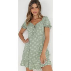 Jasnozielona Sukienka Abin. Zielone sukienki damskie Born2be, l, z aplikacjami, vintage, bez kołnierzyka, bez ramiączek, mini. Za 84.99 zł.