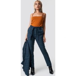 NA-KD Classic Spodnie garniturowe w kratkę - Blue. Spodnie materiałowe damskie marki NA-KD Classic. Za 202.95 zł.
